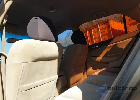 2004 Honda Accord 2.4 Lx z USA, uszkodzony, nr VIN 1HGCM56384A144073